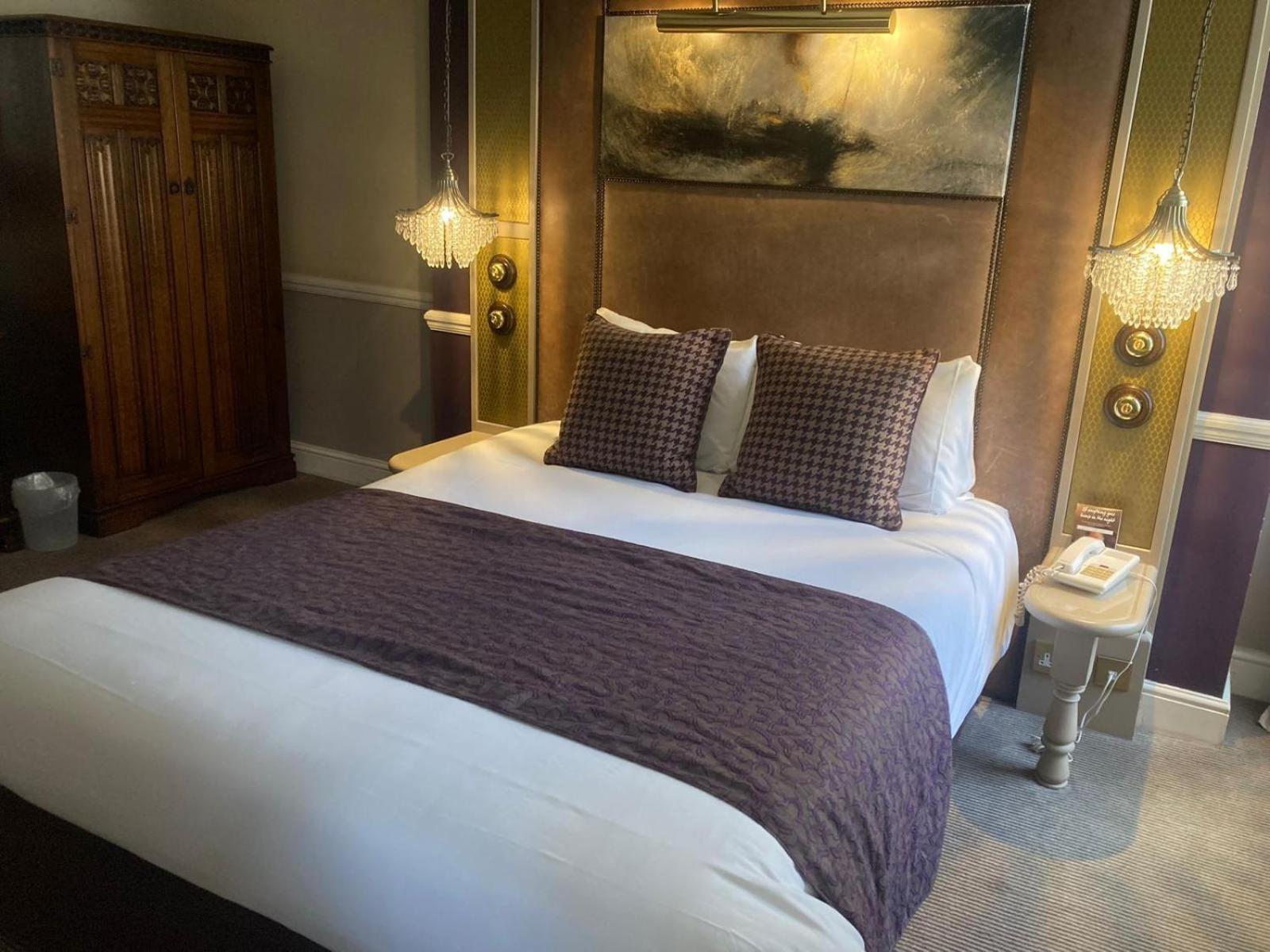 טאוצ'סטר Saracens Head Hotel By Greene King Inns מראה חיצוני תמונה