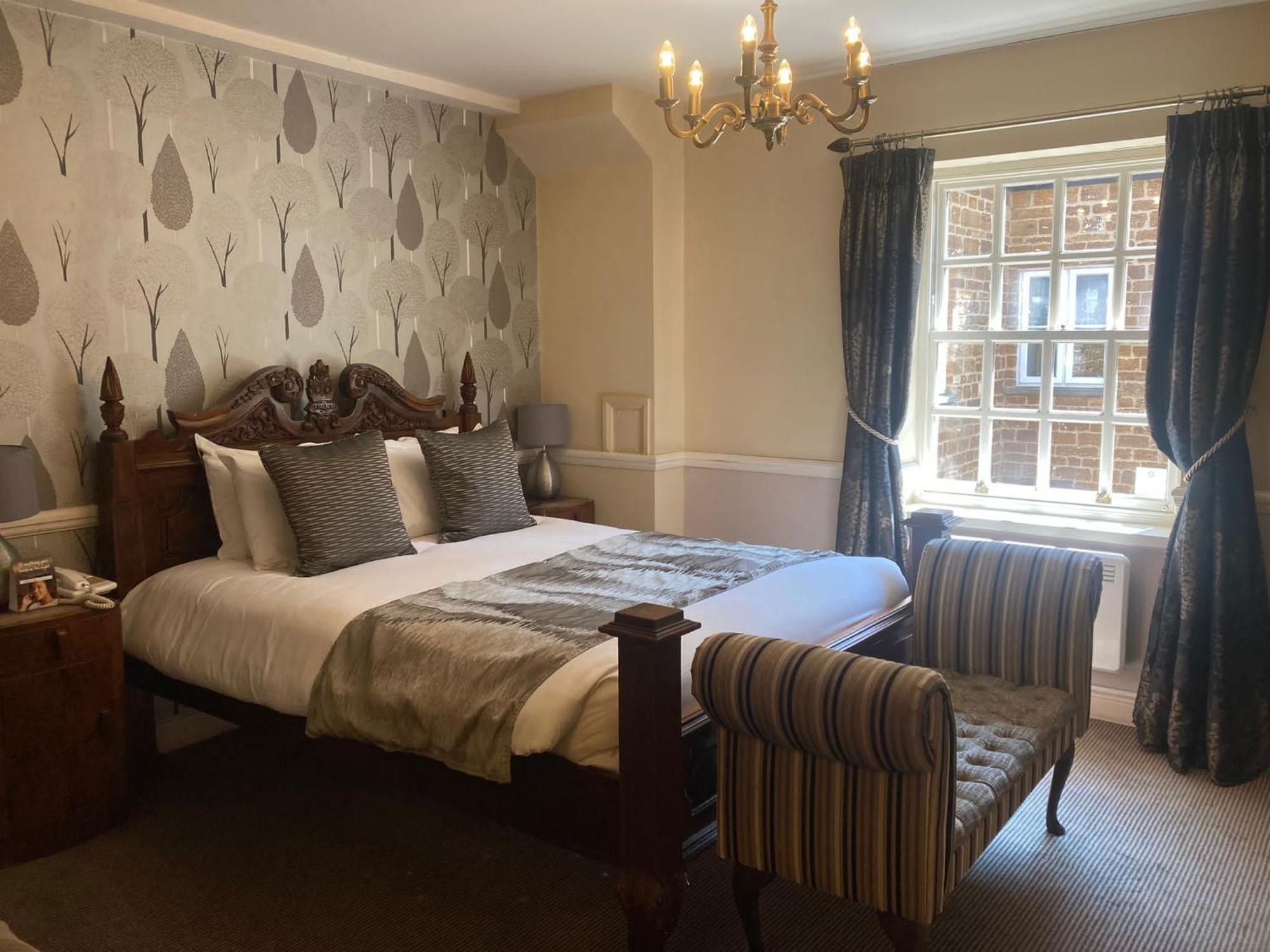 טאוצ'סטר Saracens Head Hotel By Greene King Inns מראה חיצוני תמונה