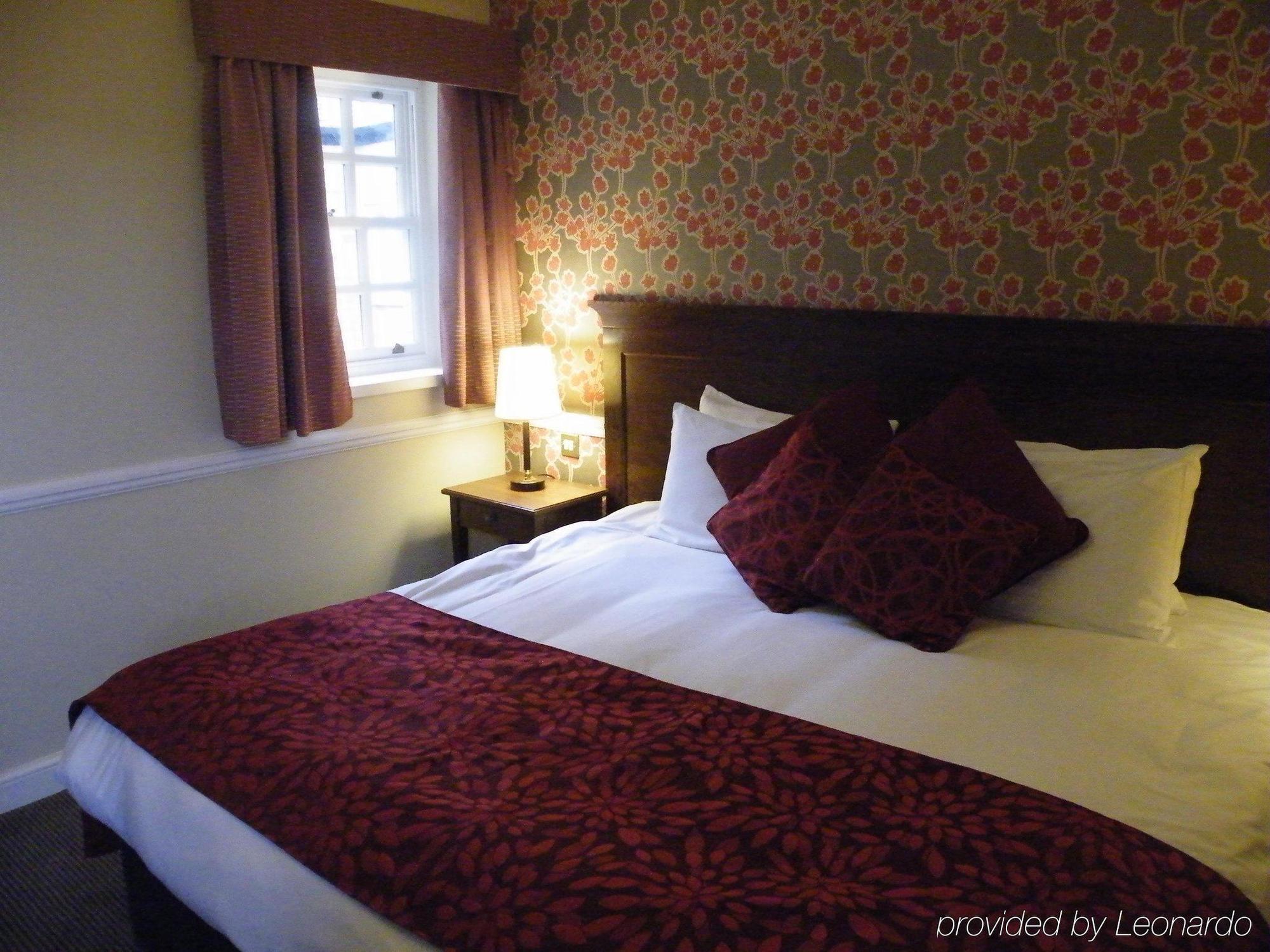טאוצ'סטר Saracens Head Hotel By Greene King Inns מראה חיצוני תמונה